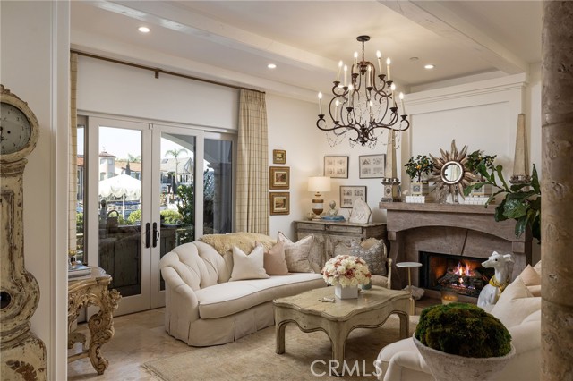 Detail Gallery Image 9 of 38 For 16111 Santa Barbara Ln, Huntington Beach,  CA 92649 - 4 Beds | 5/1 Baths