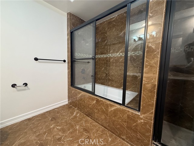 Detail Gallery Image 18 of 28 For 414 E Valencia Ave #111,  Burbank,  CA 91501 - 3 Beds | 3 Baths