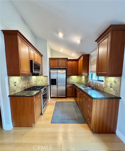 Detail Gallery Image 9 of 30 For 1301 S Catalina #K,  Redondo Beach,  CA 90277 - 2 Beds | 3 Baths