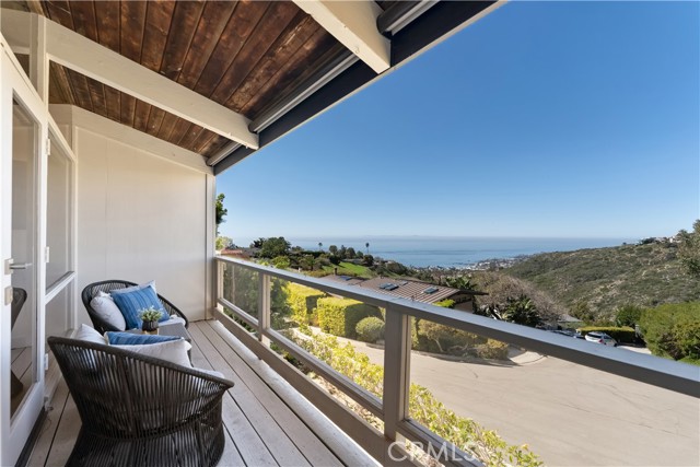 Detail Gallery Image 8 of 46 For 1961 San Remo Dr, Laguna Beach,  CA 92651 - 3 Beds | 2/1 Baths