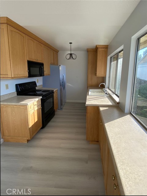 Detail Gallery Image 3 of 6 For 19724 Avenue of the Oaks, Canyon Country,  CA 91321 - 2 Beds | 2 Baths