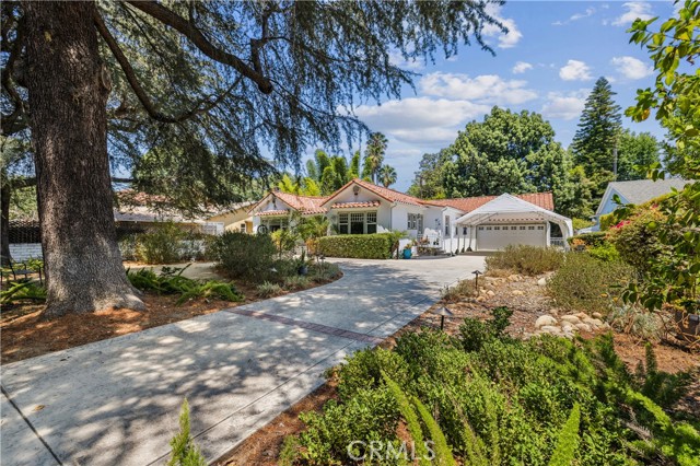 Detail Gallery Image 2 of 58 For 13621 Erwin St, Van Nuys,  CA 91401 - 4 Beds | 3 Baths