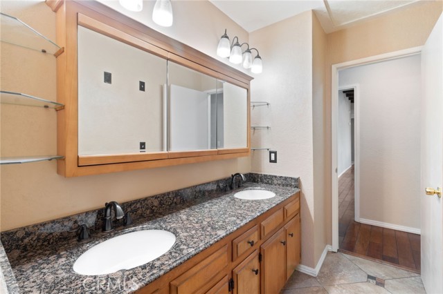 Detail Gallery Image 11 of 58 For 2107 Pine Crest Dr, Corona,  CA 92882 - 4 Beds | 2/1 Baths