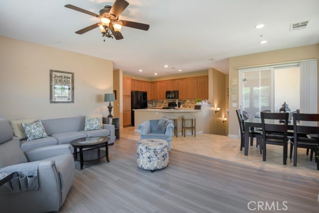 Detail Gallery Image 10 of 19 For 15333 Oak Tree Dr #110,  Lake Elsinore,  CA 92532 - 2 Beds | 2 Baths