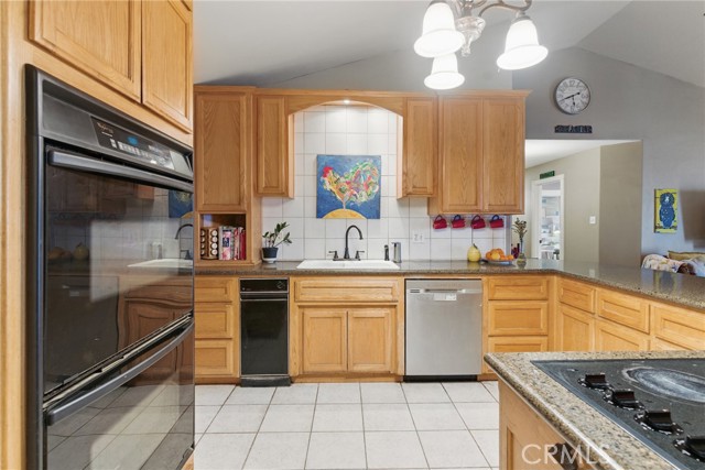 Detail Gallery Image 17 of 41 For 24980 Sunset Way, Tehachapi,  CA 93561 - 4 Beds | 2/1 Baths