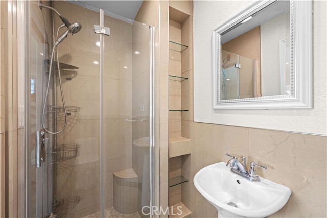 Detail Gallery Image 14 of 22 For 3333 N Los Coyotes Diagonal, Long Beach,  CA 90808 - 3 Beds | 3 Baths