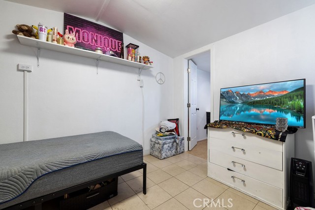 182 E McFarlane Street, Ventura CA: https://media.crmls.org/medias/151d36f9-db71-470e-8971-7f3f70f4a2a6.jpg