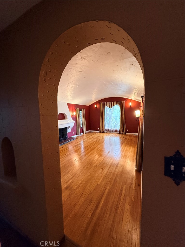 https://media.crmls.org/medias/151e3193-b44e-4bc2-8b54-964f2d7c3b45.jpg?preset=X-Large