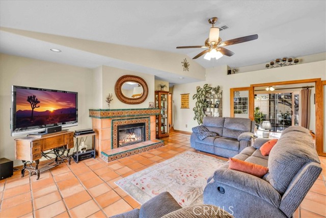 Detail Gallery Image 4 of 59 For 10341 Pinon Ave, Morongo Valley,  CA 92256 - 4 Beds | 3 Baths