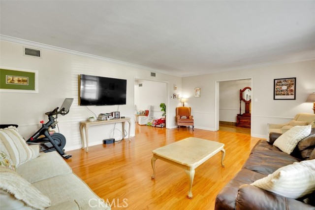 Detail Gallery Image 8 of 44 For 4415 Morella Ave, Studio City,  CA 91607 - 4 Beds | 4 Baths