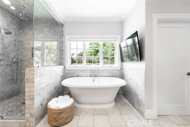 Detail Gallery Image 19 of 31 For 4469 Stern Ave, Sherman Oaks,  CA 91423 - 5 Beds | 5 Baths