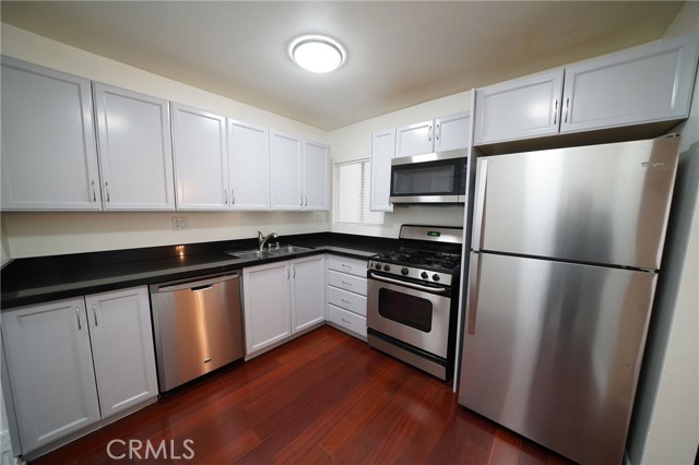 Detail Gallery Image 7 of 17 For 18350 Hatteras Street, Tarzana,  CA 91356 - 2 Beds | 2 Baths