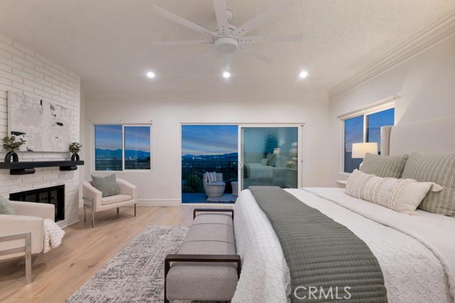 Detail Gallery Image 22 of 30 For 5952 Woodland View Dr, Woodland Hills,  CA 91367 - 5 Beds | 4 Baths