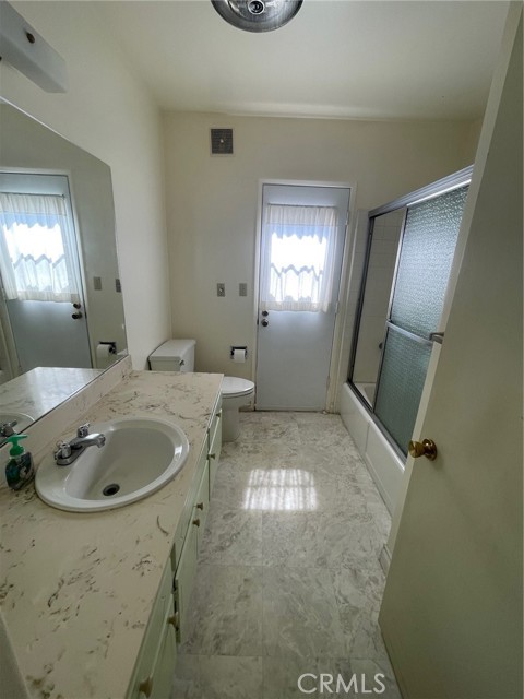 Detail Gallery Image 9 of 12 For 22336 Mobile St, Woodland Hills,  CA 91303 - 3 Beds | 2 Baths