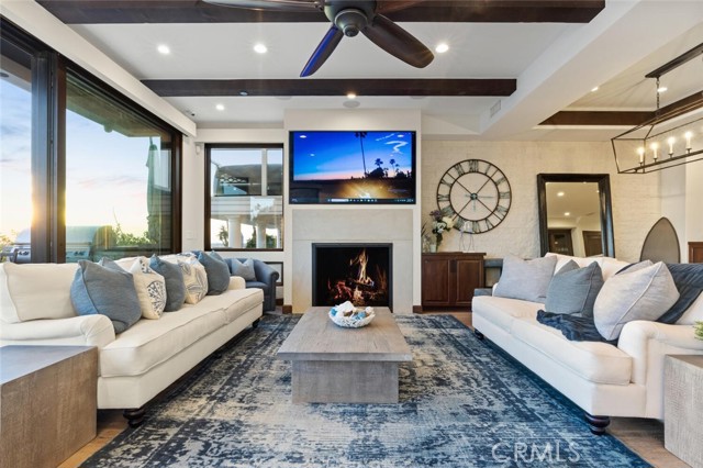 310 E Oceanfront, Newport Beach CA: https://media.crmls.org/medias/152185df-6b03-4a51-959d-45eb9eb33f14.jpg