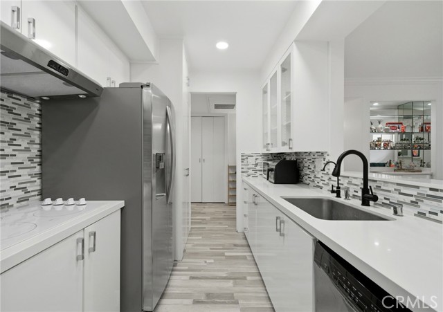 Detail Gallery Image 15 of 36 For 1277 S S Beverly Glen Blvd #107, Los Angeles,  CA 90024 - 2 Beds | 2 Baths