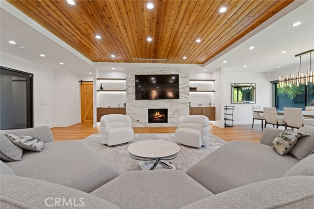 Detail Gallery Image 14 of 41 For 23103 Leonora, Woodland Hills,  CA 91367 - 3 Beds | 3 Baths