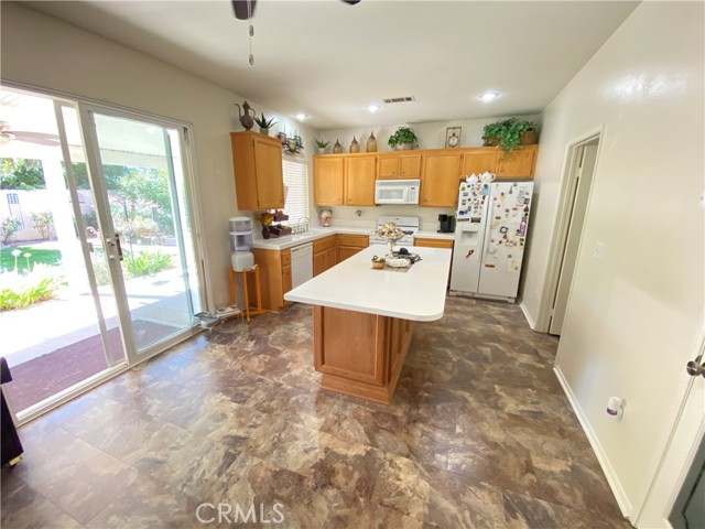 Detail Gallery Image 9 of 48 For 187 Pinewood Ct, Calimesa,  CA 92320 - 5 Beds | 3/1 Baths