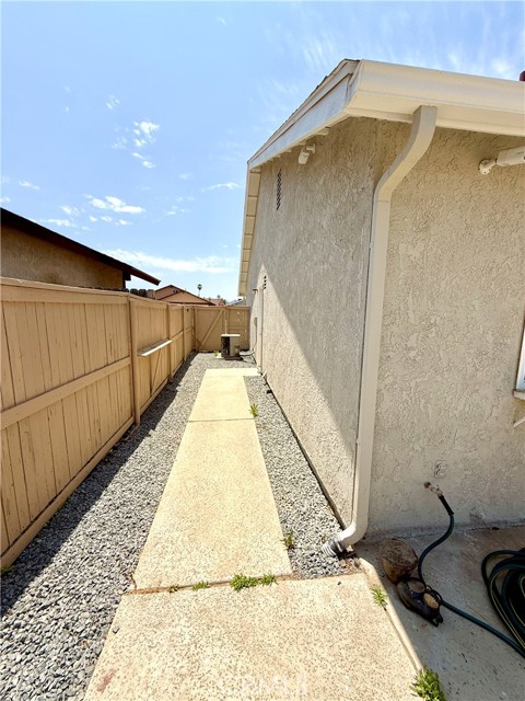 2382 Carlsbad Circle, Hemet CA: https://media.crmls.org/medias/15234b81-ccc7-4d99-a5b2-3ee35e9d7294.jpg