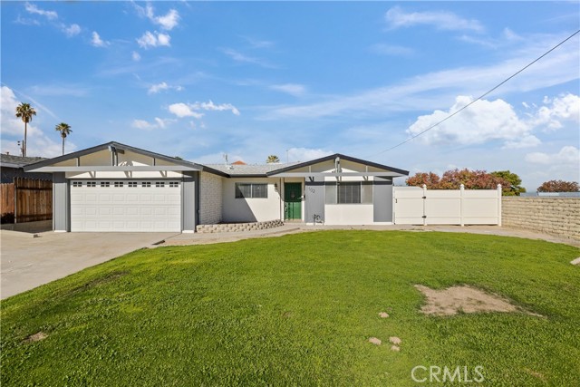 Detail Gallery Image 1 of 36 For 102 Irene St, Bakersfield,  CA 93268 - 3 Beds | 2 Baths