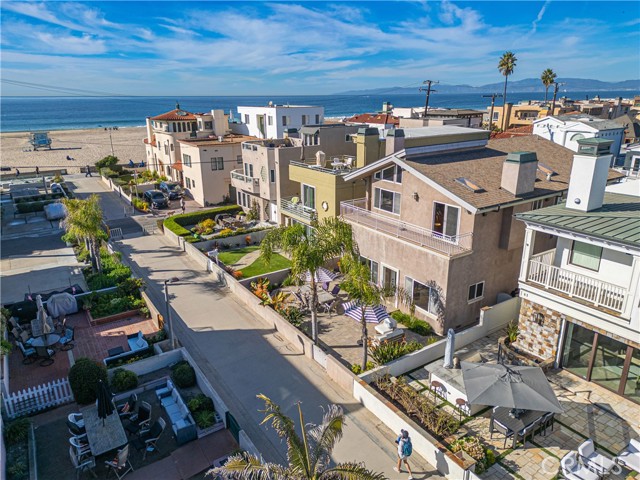 Detail Gallery Image 39 of 49 For 33 16th St, Hermosa Beach,  CA 90254 - 4 Beds | 4 Baths