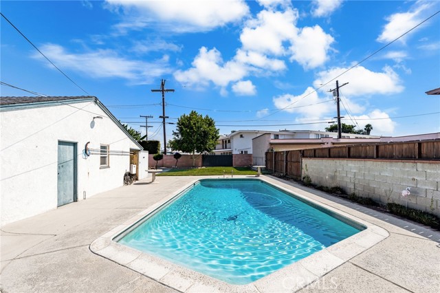 10917 Montecito Drive, El Monte CA: https://media.crmls.org/medias/1525a8bc-04d6-4785-a040-4075069d2b1e.jpg
