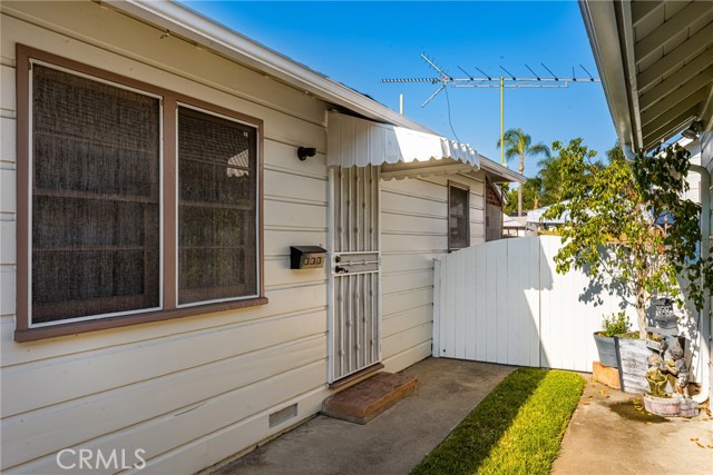273 N Cleveland Street, Orange CA: https://media.crmls.org/medias/1525aa47-7233-47c9-9cb2-47468d06b9ef.jpg