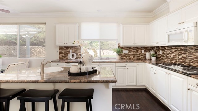 Detail Gallery Image 10 of 51 For 24589 Lola, Newhall,  CA 91321 - 5 Beds | 3 Baths