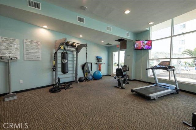 700 E Ocean Boulevard, Long Beach CA: https://media.crmls.org/medias/15262b3f-700b-4d32-94fa-85030030c207.jpg