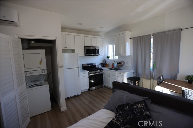 1526 E 1st Street, Los Angeles CA: https://media.crmls.org/medias/1526dc77-0367-4f98-9f59-b4afbe206818.jpg