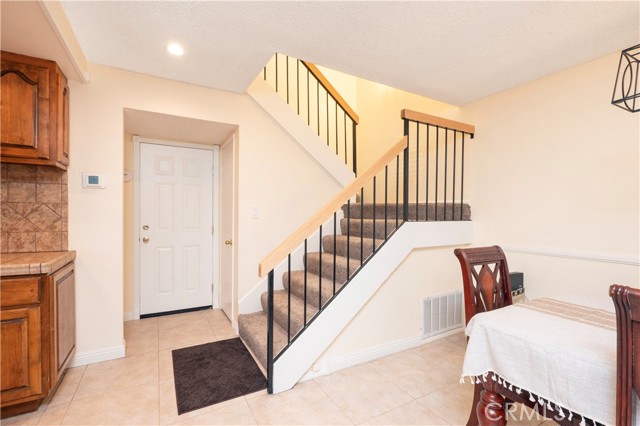 Detail Gallery Image 9 of 39 For 1931 E Yale St, Ontario,  CA 91764 - 3 Beds | 2/1 Baths