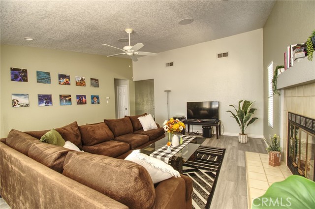 Image 8 of 32 For 9839 9839 Warwick Dr