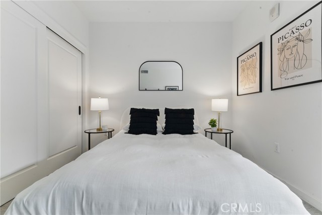 1050 S Grand Avenue, Los Angeles CA: https://media.crmls.org/medias/15285279-84d2-40af-a9b6-d3171359869b.jpg