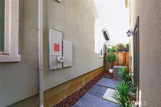 Detail Gallery Image 51 of 67 For 1303 Antonella, Hayward,  CA 94541 - 3 Beds | 3/1 Baths