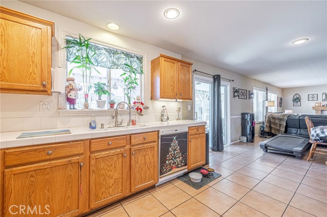 Detail Gallery Image 10 of 62 For 45620 17th, Lancaster,  CA 93534 - 4 Beds | 3 Baths