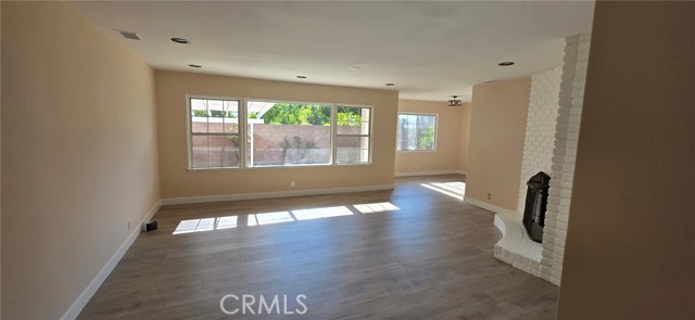 8849 Swinton Avenue, North Hills CA: https://media.crmls.org/medias/1528a631-baa9-4782-8844-00a3bba756dc.jpg