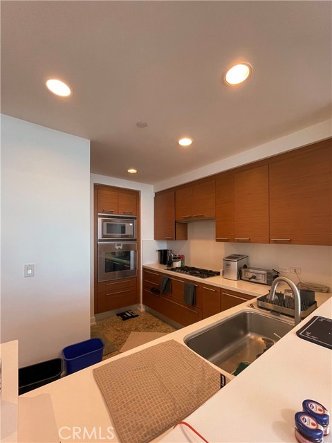 900 West Olympic photo 9