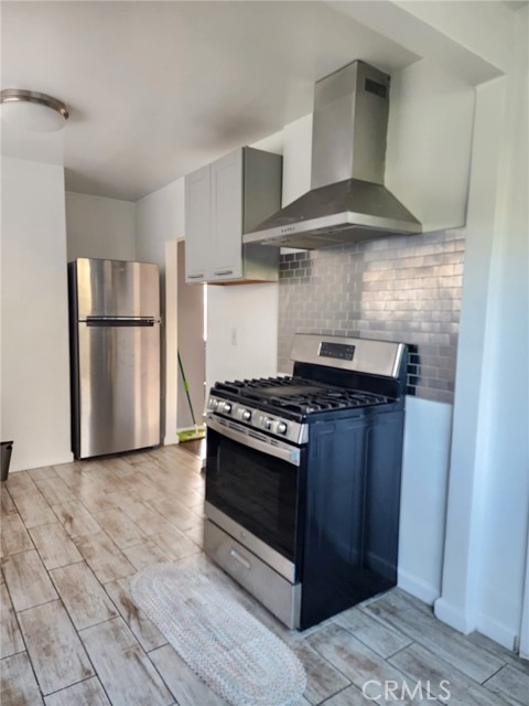 4312 Walton Avenue, Los Angeles CA: https://media.crmls.org/medias/152a0564-205e-4983-99bc-370e96bbda87.jpg