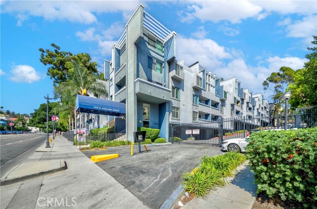 Detail Gallery Image 33 of 51 For 1940 N Highland Ave #66,  Los Angeles,  CA 90068 - 2 Beds | 2 Baths