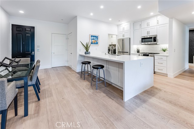 Detail Gallery Image 11 of 32 For 4820 Bellflower Ave #208,  North Hollywood,  CA 91601 - 3 Beds | 3 Baths