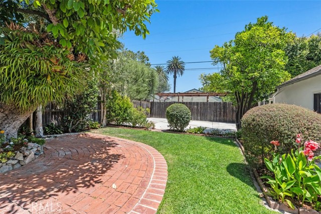 2340 Camden Avenue, Los Angeles CA: https://media.crmls.org/medias/152bf6b8-bf6b-4ad0-8caf-3ae1eb60897e.jpg
