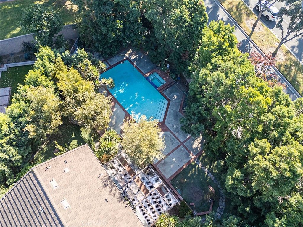 https://media.crmls.org/medias/152cead4-92ee-4668-8805-d6091beab408.jpg?preset=X-Large
