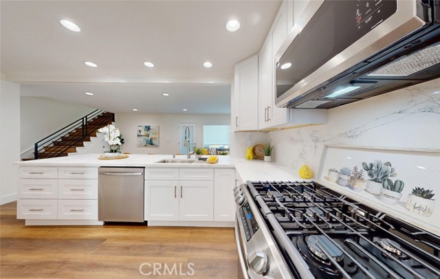 Detail Gallery Image 5 of 16 For 5672 Pepperwood, Lakewood,  CA 90712 - 4 Beds | 3 Baths