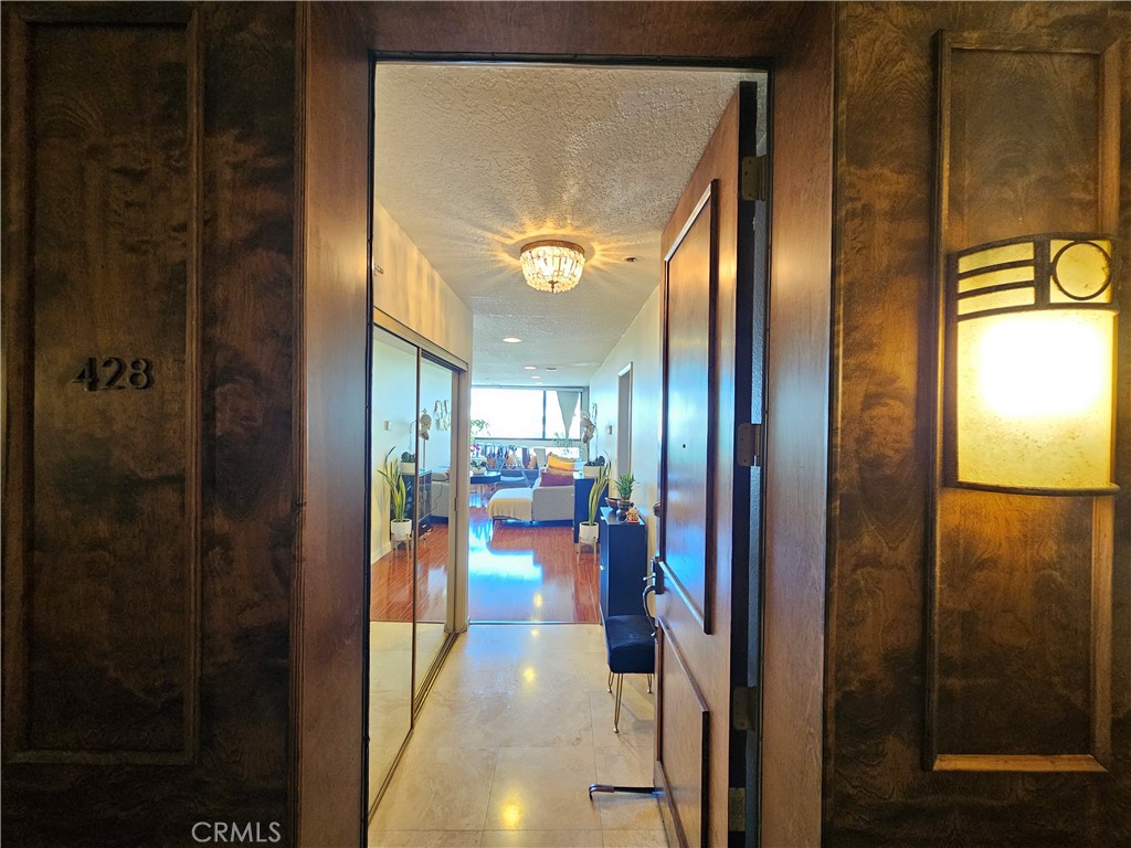 https://media.crmls.org/medias/152f4933-b96d-46d6-91b8-692d17d394ca.jpg?preset=X-Large
