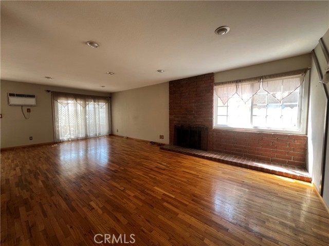 Detail Gallery Image 2 of 23 For 8294 E Carburton, Long Beach,  CA 90808 - 4 Beds | 2 Baths