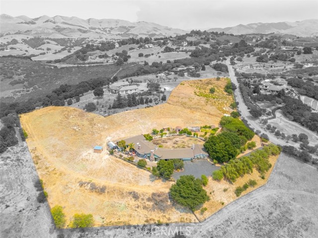 1685 Corbett Highlands Place, Arroyo Grande CA: https://media.crmls.org/medias/152fb06d-efbe-4d21-b847-f10e719f22b9.jpg