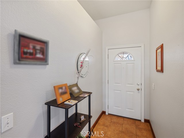 Detail Gallery Image 9 of 34 For 5422 Tenderfoot Dr, Fontana,  CA 92336 - 3 Beds | 2 Baths