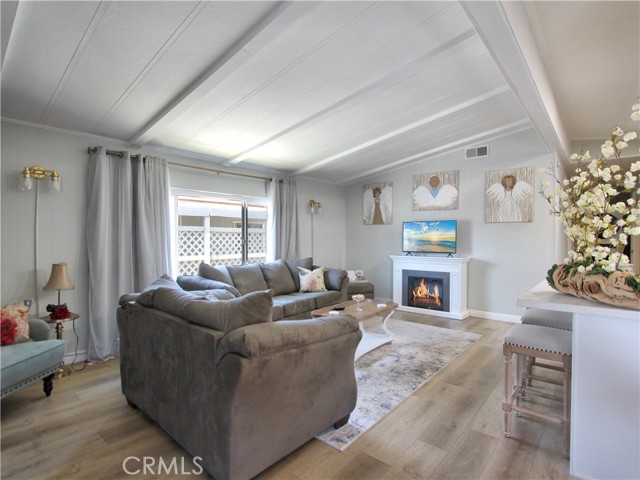 Detail Gallery Image 11 of 18 For 692 N Adele St #101,  Orange,  CA 92867 - 3 Beds | 2 Baths