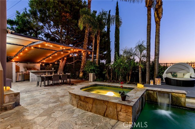 Detail Gallery Image 62 of 75 For 7218 Mulholland Dr, Los Angeles,  CA 90068 - 6 Beds | 9/1 Baths