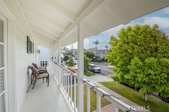 931 5th Street, Hermosa Beach, California 90254, 6 Bedrooms Bedrooms, ,2 BathroomsBathrooms,Residential,Sold,5th,SB22187324